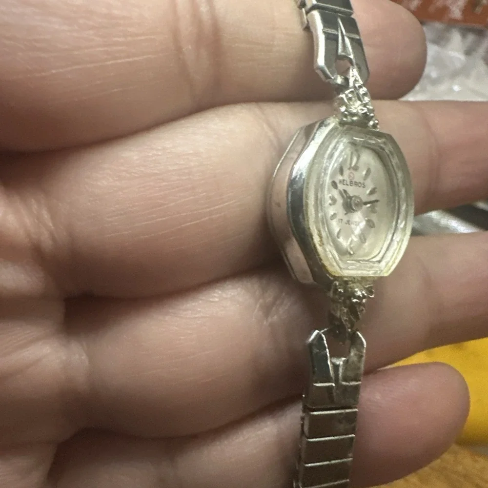 Working Vintage Helbros 17 Jewels Women's Manual Wind Silver Tone 17mm Runs Read